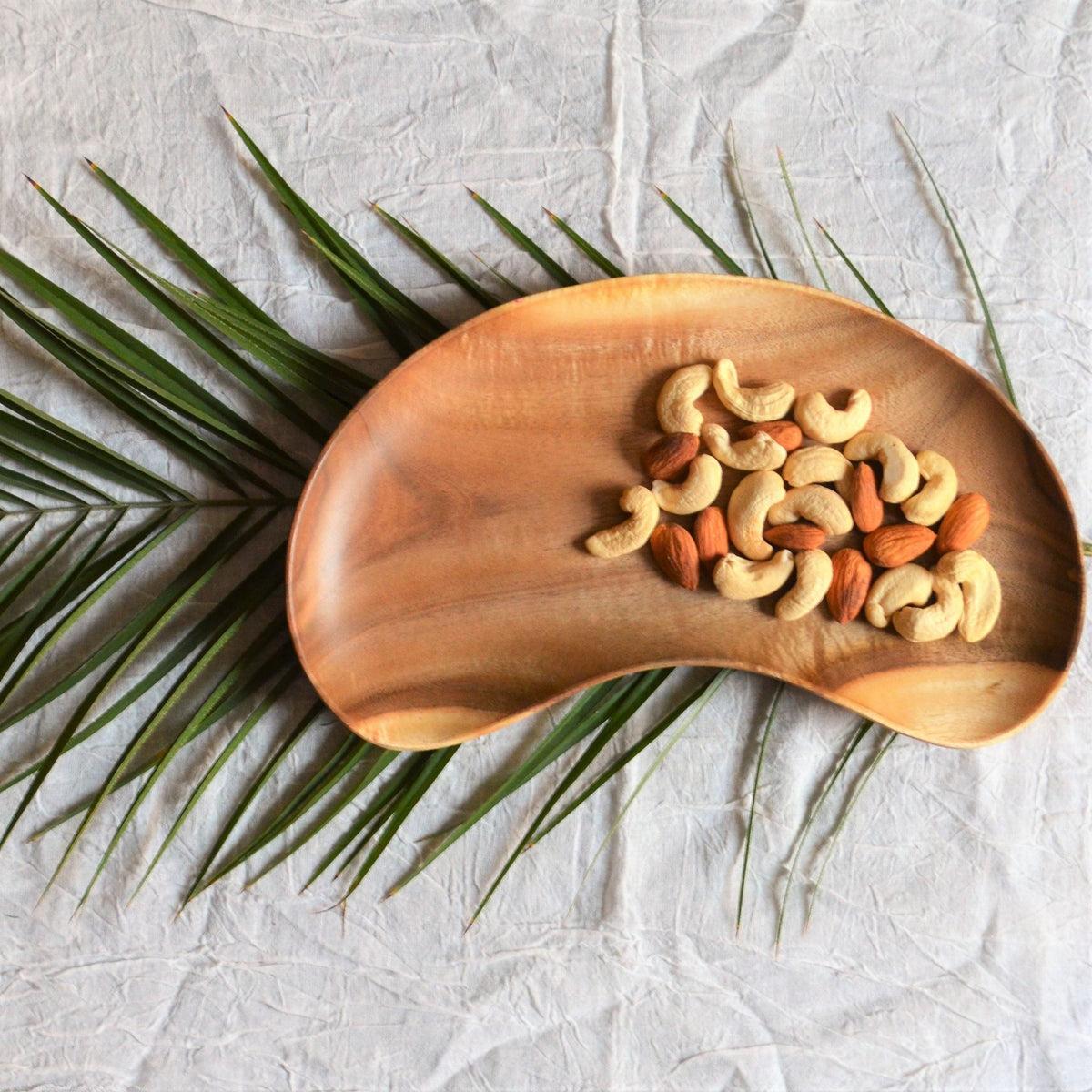 Cashew Nut Shape Wooden Platter Tray - waseeh.com